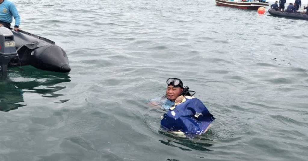 Tim SAR Temukan Serpihan Pesawat Beserta Potongan Tubuh Manusia