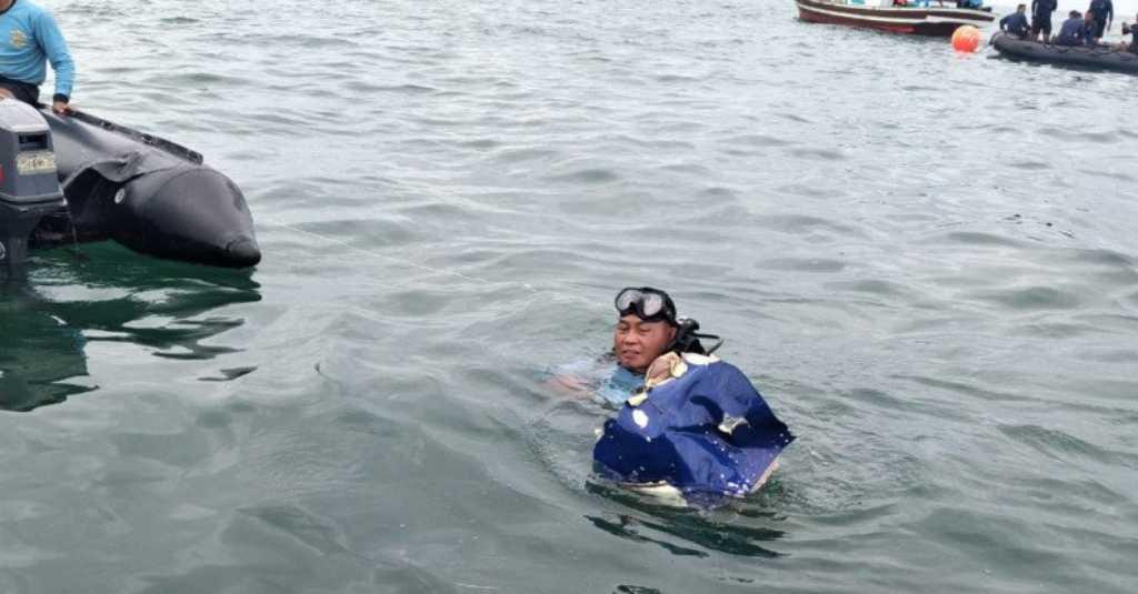 Tim SAR Temukan Serpihan Pesawat Beserta Potongan Tubuh Manusia