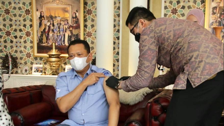 Bamsoet Disuntik Vaksin Covid-19, Bagaimana Rasanya?