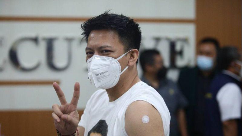Momen Ariel Noah Divaksin Covid-19, Kaosnya Bikin Gagal Fokus