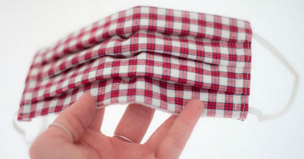 Apakah Memakai Masker Dua Lapis Lebih Efektif Cegah COVID-19?