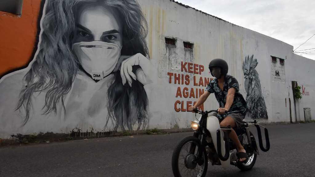 COVID-19 RI Tembus 1 Juta, Pemerintah Siapkan Opsi Karantina Wilayah Terbatas