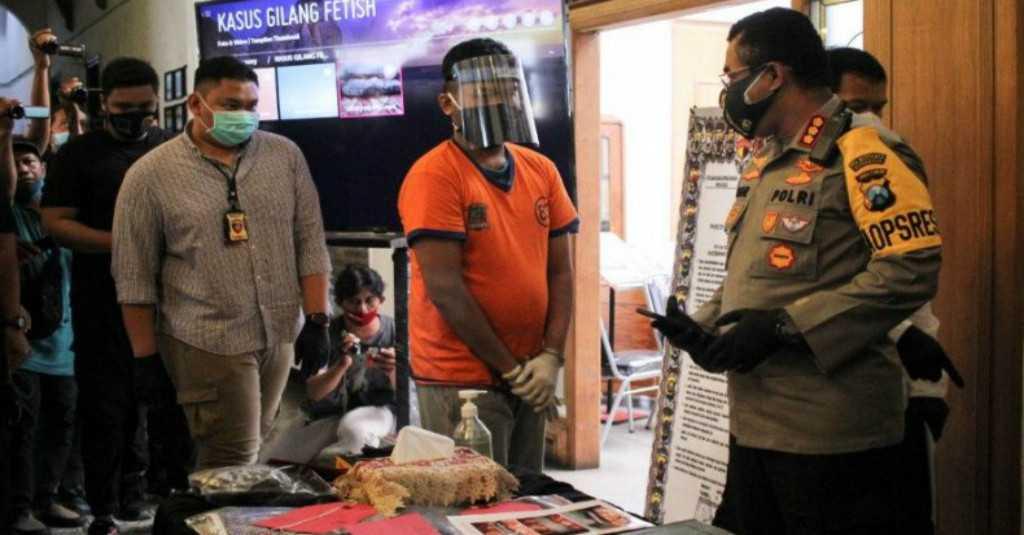 Masih Ingat Gilang 'Bungkus' Fetish Kain Jarik? Begini Nasibnya Sekarang...