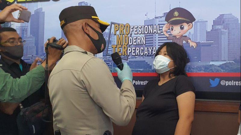 Heboh Oral Seks di Halte Jakarta, Pelaku Wanita Plin-plan saat Ditanya