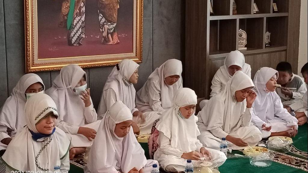 Bamsoet Bersama Majelis Taklim BS Berikan Santunan Anak Yatim