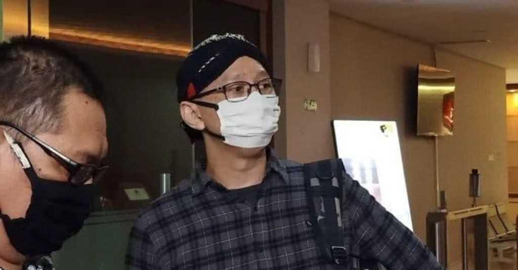 Soal Cuitan Rasisme, Abu Janda Balik Tuding Natalius Pigai Lakukan 'Body Shaming' ke Hendropiyono