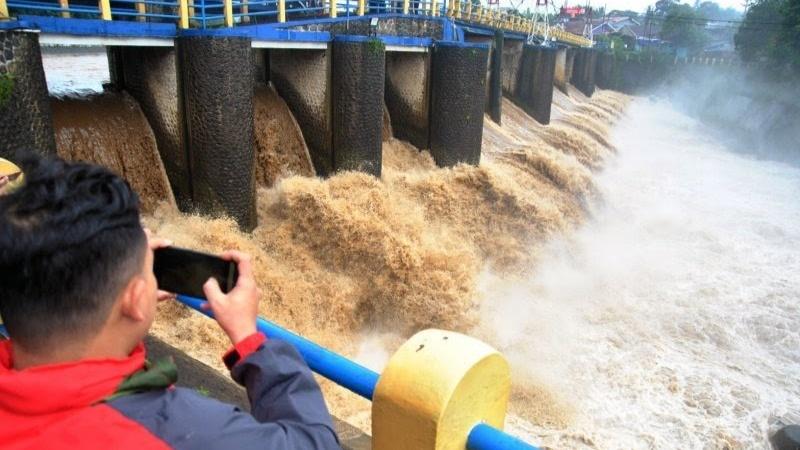 Tinggi Muka Air di Pos Pantau Sunter Hulu Siaga I