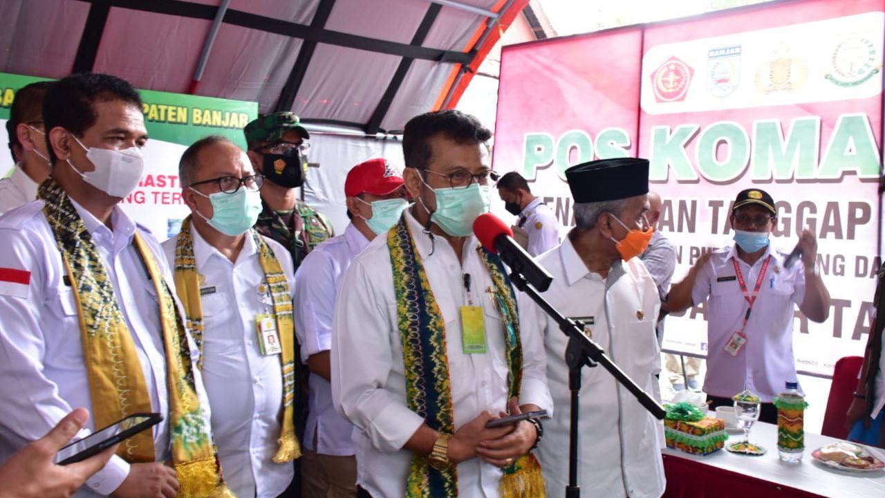 Mentan SYL Salurkan Bantuan Sembako Presiden dan Sarana Pertanian untuk Korban Banjir Kalsel