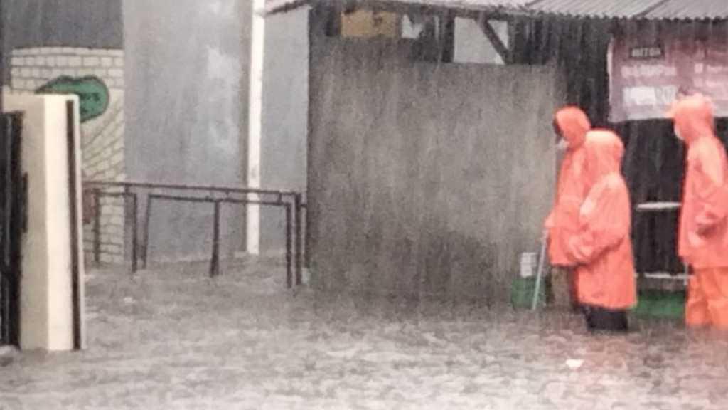 Ibu Kota Diguyur Hujan, Sejumlah Wilayah di Mampang Terendam Banjir