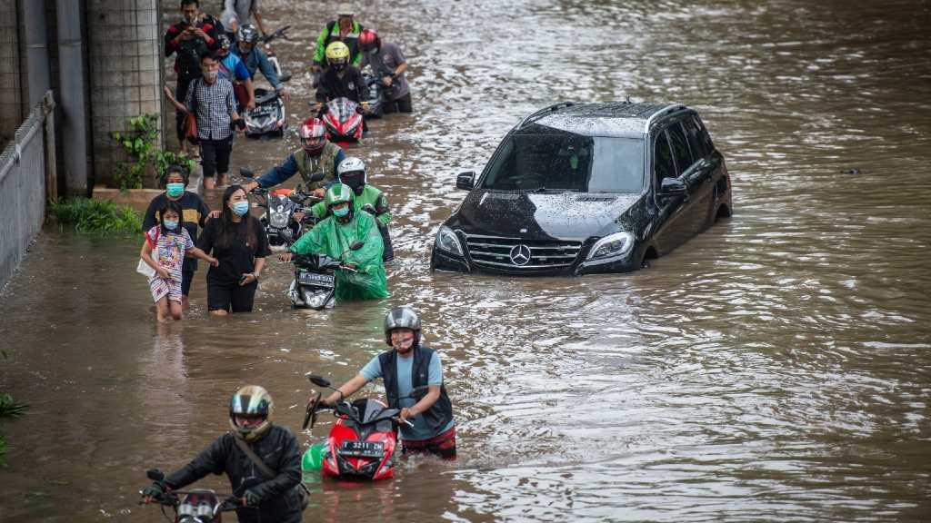 Foto-foto Ibu Kota DKI Jakarta Dikepung Banjir Sabtu Pagi