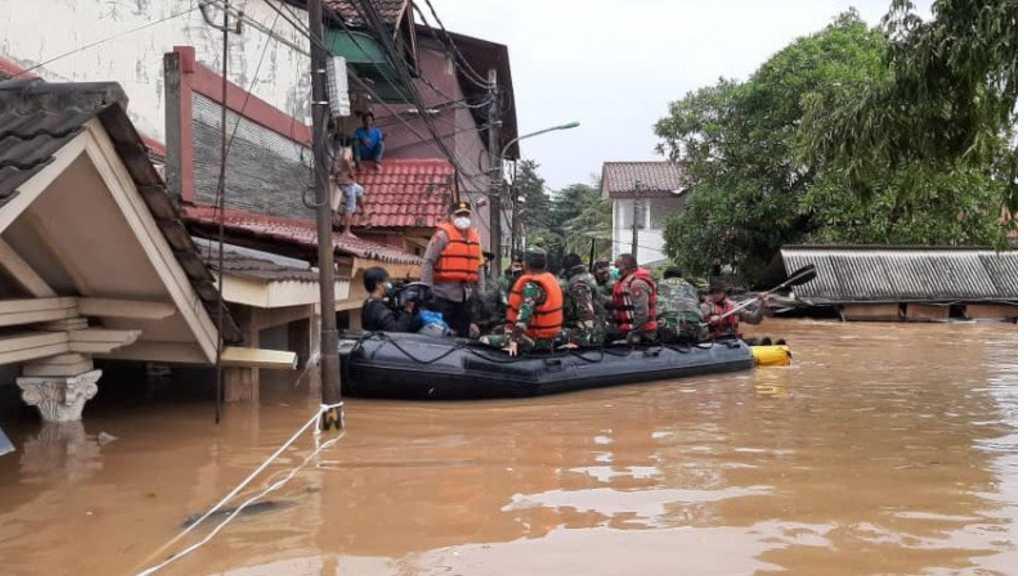 Penampakan Banjir 4 Meter di Cipinang Melayu, 2.000 Orang Dievakuasi