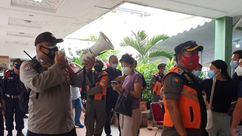 Antrean Vaksinasi COVID-19 di Pasar Tanah Abang Membludak, Ini Penyebabnya