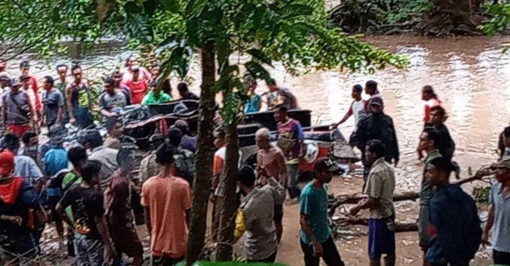 Innalillahi, Mantan Kades di NTT Hilang Terseret Banjir Bandang Bersama Mobilnya