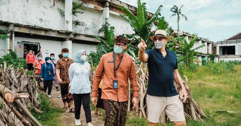 Menparekraf Tinjau Lokasi Vaccine Drive Thru di Bali