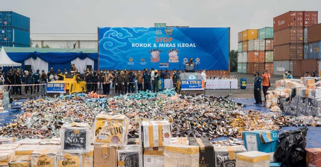 Bea Cukai Serentak Musnahkan Miras dan Rokok Ilegal Senilai Miliaran Rupiah