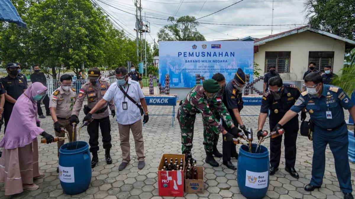 Bea Cukai di Kalimantan Musnahkan Berbagai Barang Ilegal Hasil Sitaan