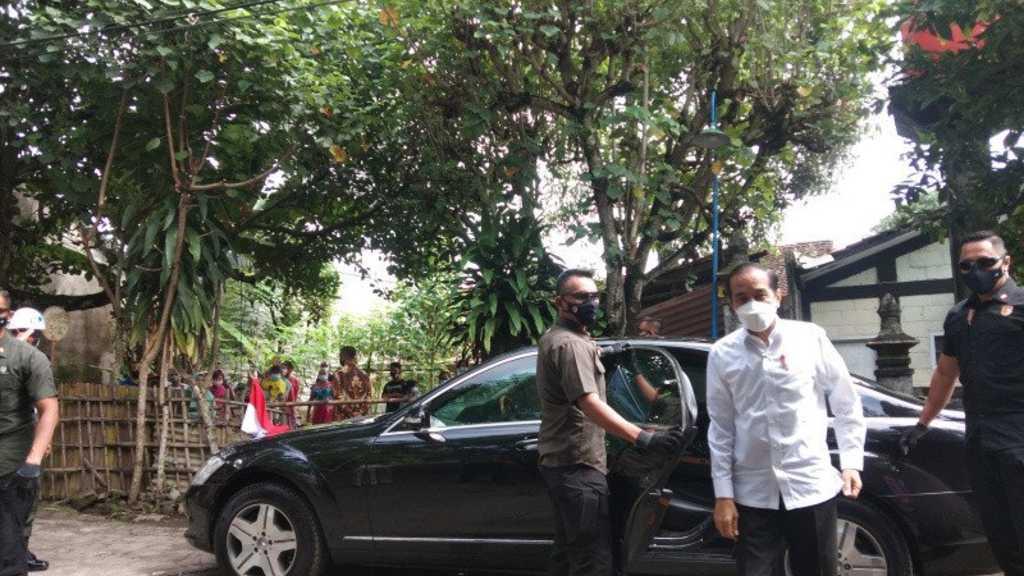 Jokowi Tinjau Vaksinasi untuk Seniman dan Budayawan di Yogyakarta