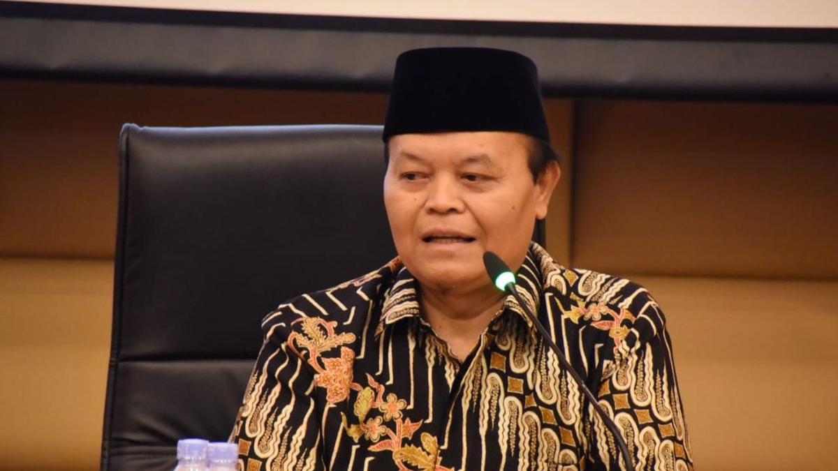 Apresiasi Revisi Draft Peta Jalan Pendidikan, HNW Harap Mendikbud Juga Revisi SKB Tentang Seragam Sekolah