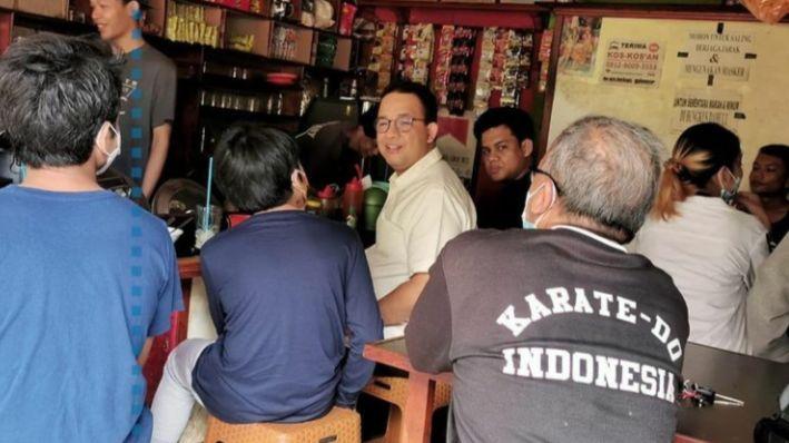 Cerita Menarik saat Anies Baswedan Nongkrong di Warkop dan Tak Dikenali Warga