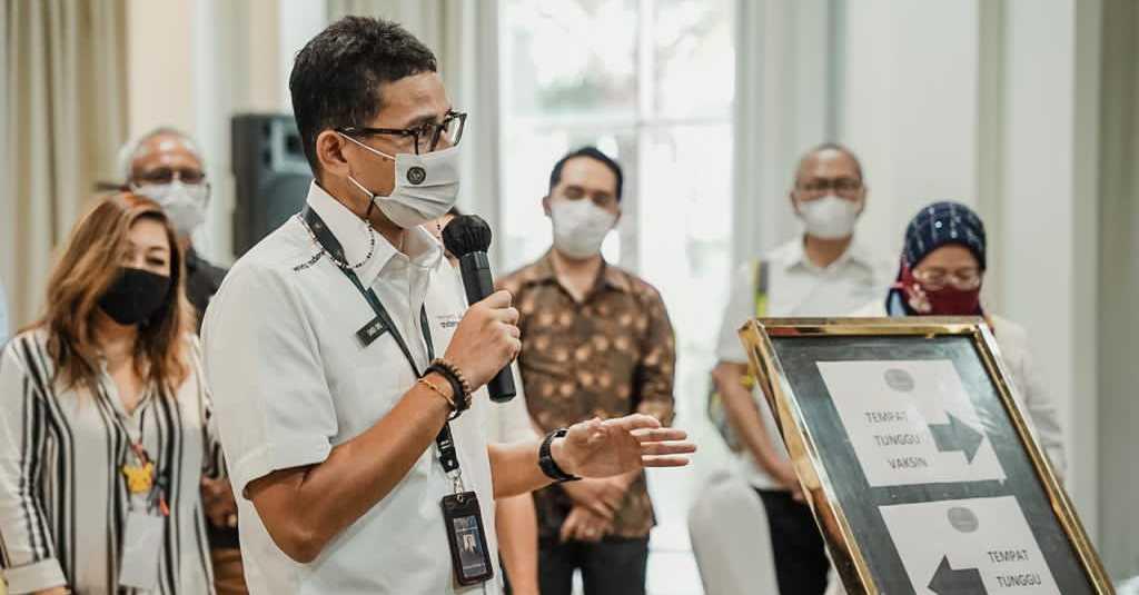 Menparekraf Pantau Percepatan Pelaksanaan Vaksinasi Bagi Pelaku Parekraf di Bali