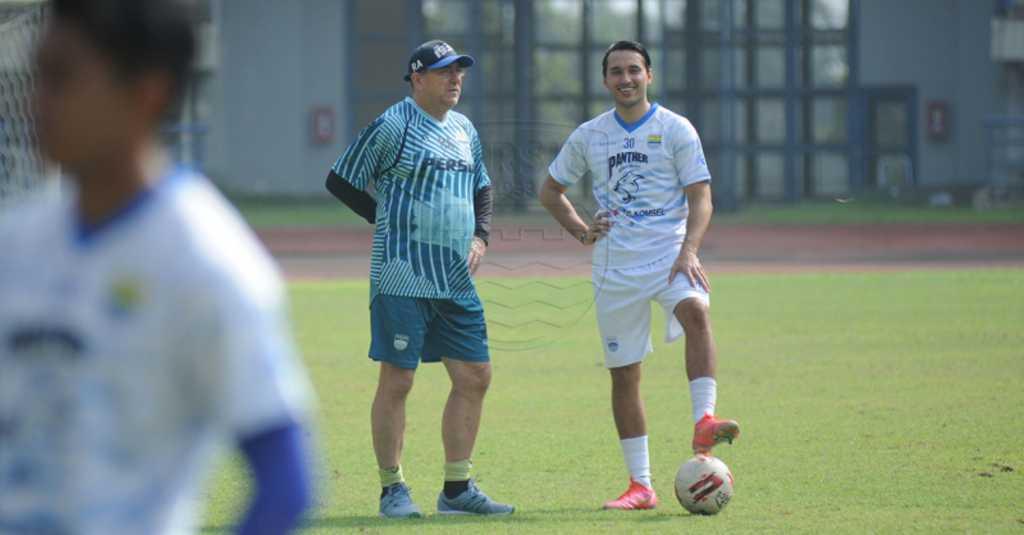 Ezra Walian Langsung Terkesan dengan Para Pemain Persib di Latihan Perdananya