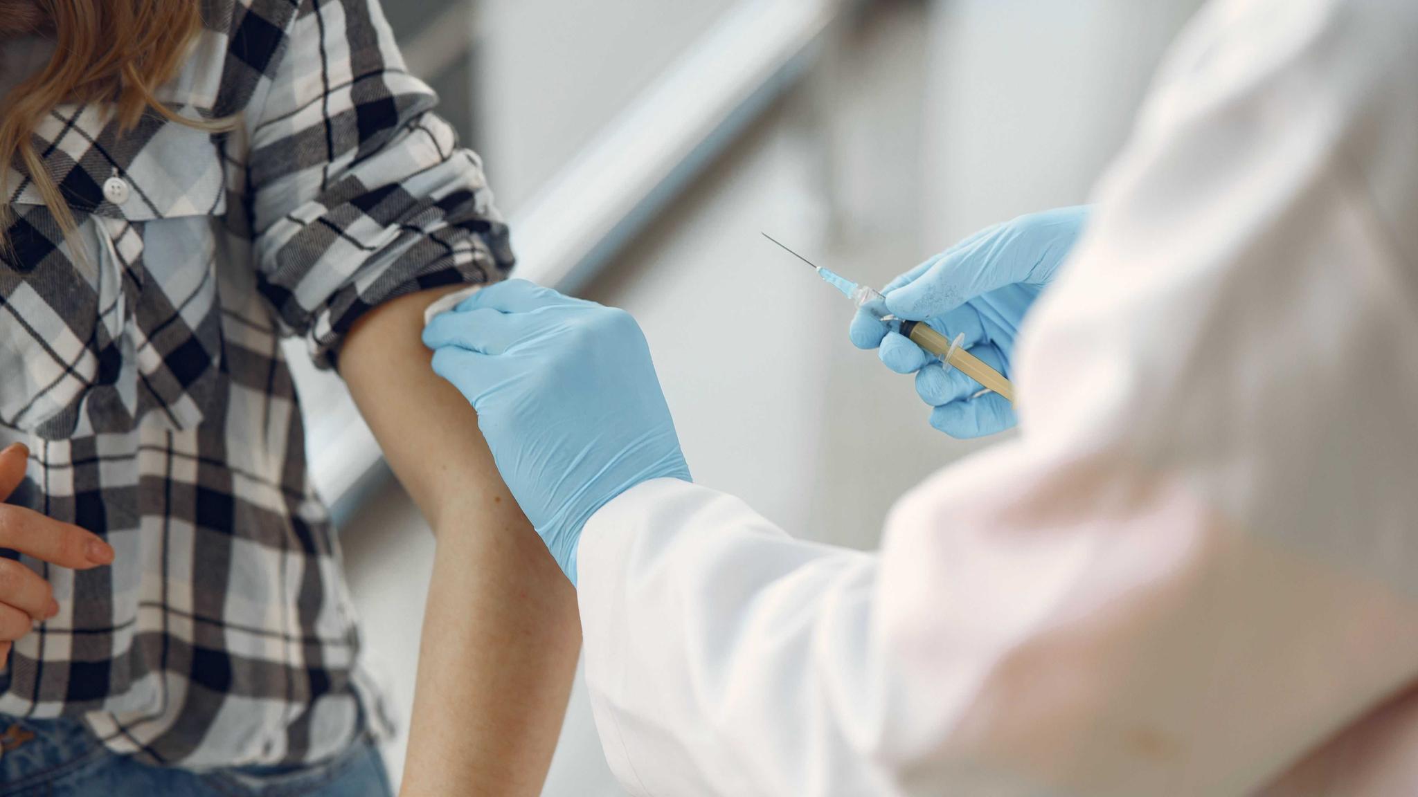 Kanada Sebut Vaksin AstraZeneca Aman, tapi Ada Risiko Pembekuan Darah