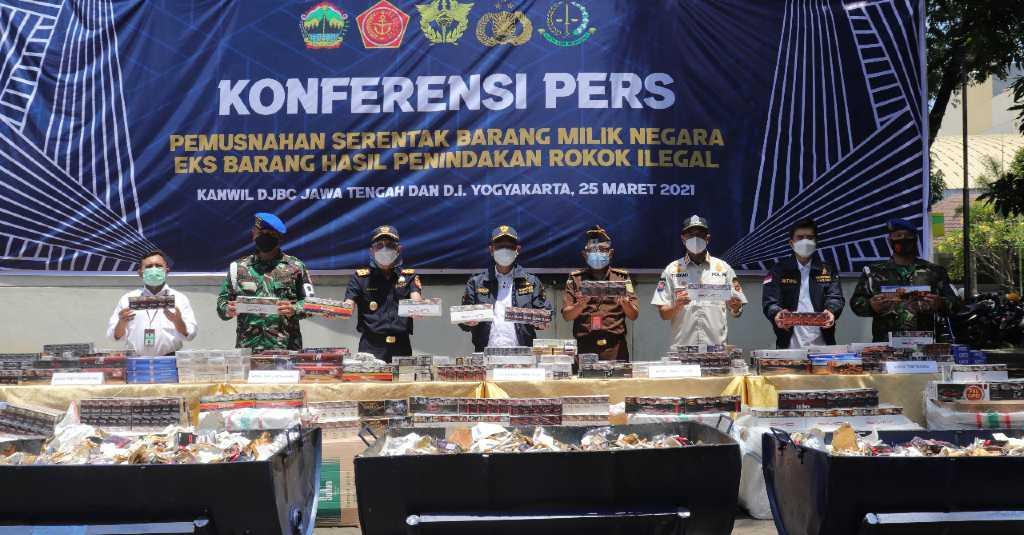 Direktur Jenderal Bea Cukai Musnahkan 25,6 Juta Batang Rokok Ilegal