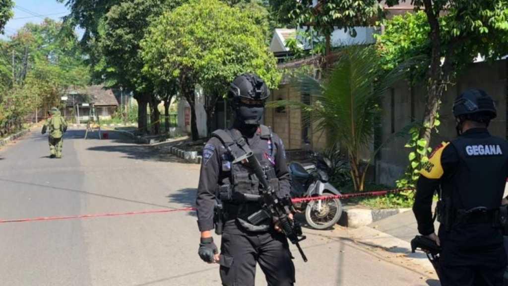 Geger! Benda Diduga Bom Ditemukan di Dekat Rumah Ketua Komite KAMI Ahmad Yani