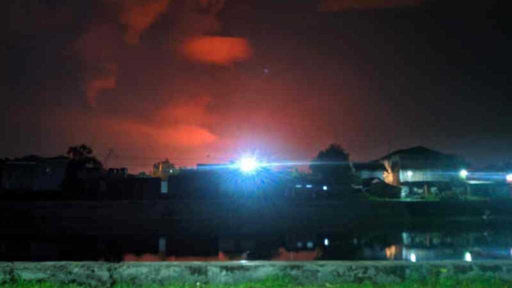 Penampakan Merahnya Langit Indramayu Akibat Kebakaran Kilang Minyak Balongan