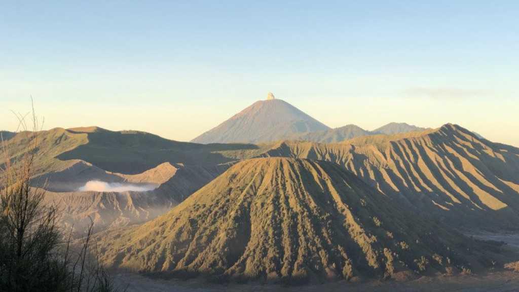 2 Orang Tewas dan 4 Luka-luka Akibat Jip Terjun Bebas ke Jurang di Gunung Bromo