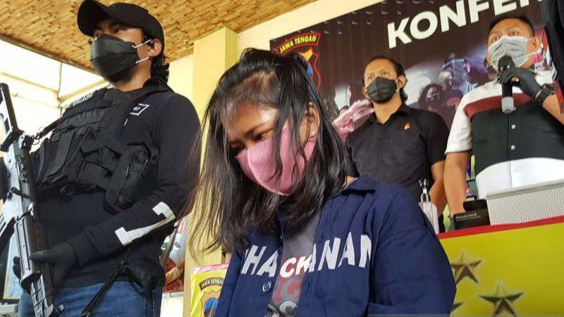 Bermodal Minuman dan Obat Tetes Mata, Dinda Bawa Kabur Mobil Rental