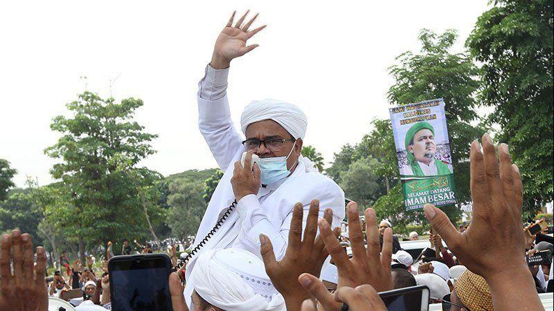 Saksi: Massa Penjemput Habib Rizieq Datang ke Bandara H-1, Jumlahnya Mencapai Ratusan Ribu