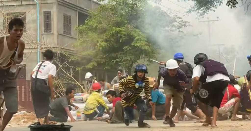 Brutal! Militer Myanmar Tembaki Demonstran Pekerja Medis