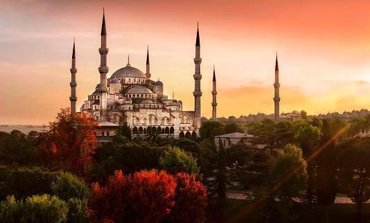 Berwisata Religi Saat Bulan Ramadhan, Berikut 7 Masjid Unik di Indonesia