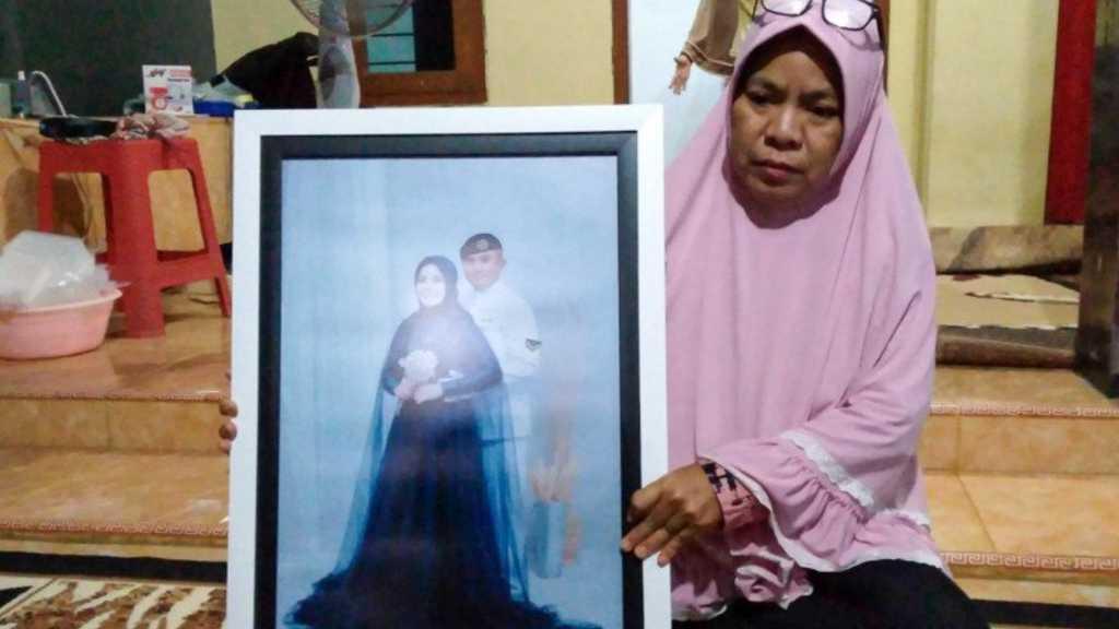 Keluarga Awak KRI Nanggala-405 Cemas Menanti: Saya Yakin Ia Kembali dengan Selamat