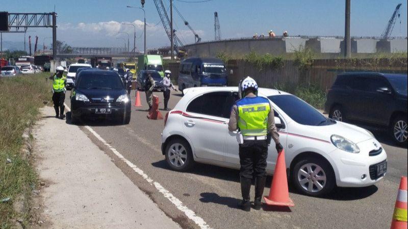 Penyekatan Arus Mudik, 320 Kendaraan Diputar Balik di GT Cileunyi