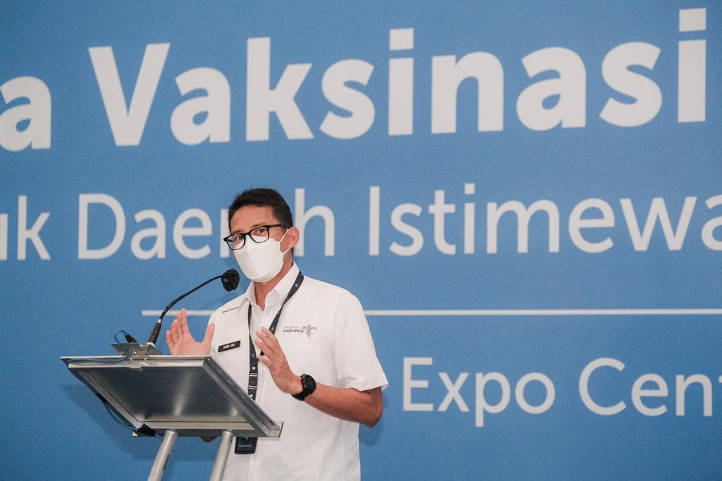 Menparekraf Tinjau Sentra Vaksinasi Traveloka di Yogyakarta