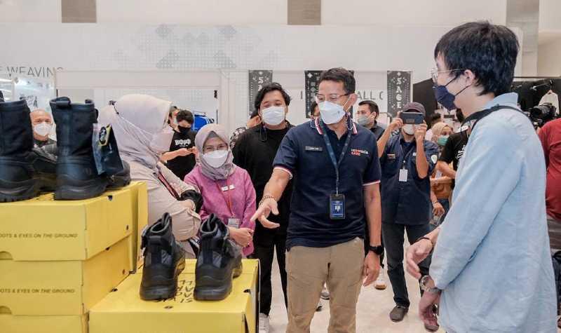 Apresiasi 'Sneakers Brand Lokal', Sandiaga: Produk Lokal Bukan Hanya Berkualitas tapi Terjangkau