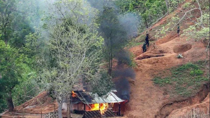 Ribuan Warga Myanmar Siap Lari ke Thailand Hindari Peperangan Militer