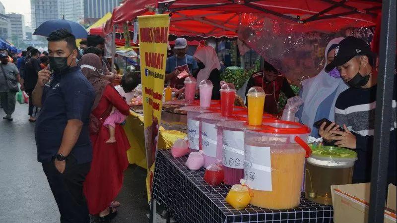 Hiruk Pikuk Ramainya Bazar Ramadhan Kuala Lumpur yang Ditutup Karena COVID-19