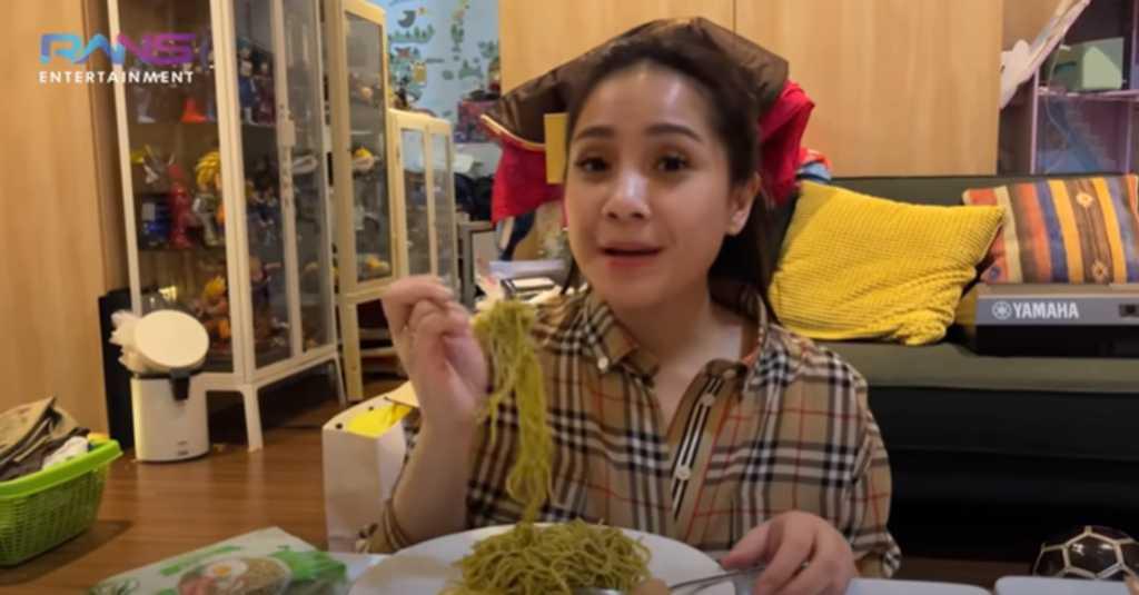 Memasuki Usia Kehamilan Bulan Ketiga, Nagita Slavina Kerap Ngidam Mie Instan