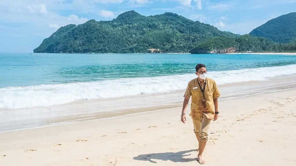 Menparekraf Ungkap Besarnya Potensi Wisata Olahraga di Pantai Lampuuk Aceh