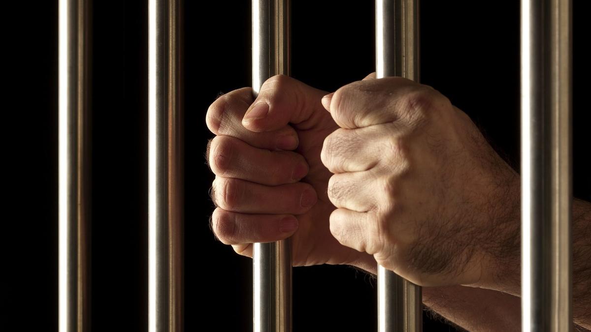 Peras Kepala Desa, Wartawan dan Pengacara Dicokok Polisi