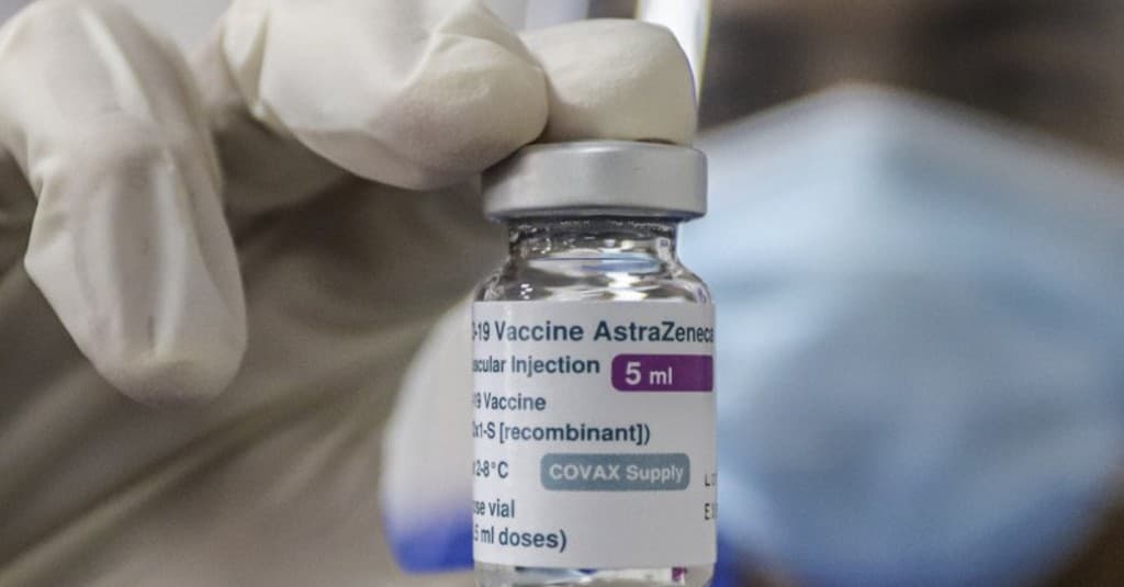 DKI Mulai Vaksinasi AstraZeneca dengan Target RW Padat Penduduk