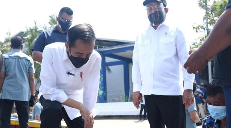 Menteri Trenggono Dampingi Presiden Jokowi Temui Nelayan Lamongan