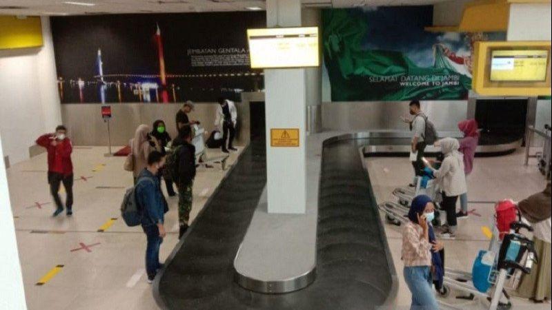 Kisah Porter Bandara yang Banting Stir Jadi Penjual Kue karena Larangan Mudik