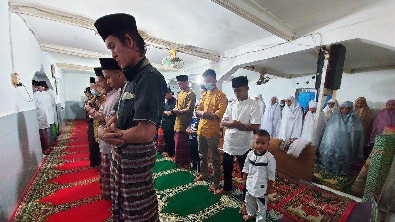 Jamaah Tarekat Naqshabandiyah Sudah Lebaran Hari Ini