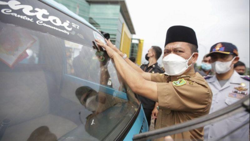 Antar Lansia Vaksinasi COVID-19, Pemkab Bandung Kerahkan Ratusan Angkot