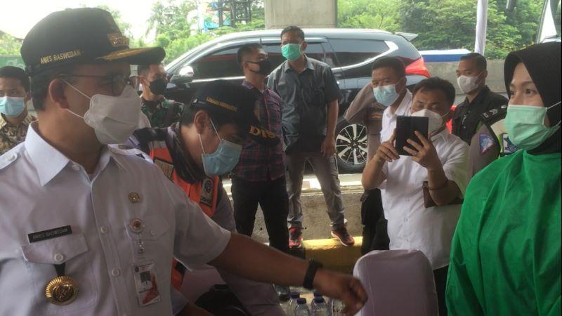 Alamak! Anies Sebut 148 Orang Reaktif COVID-19 di Posko Arus Balik Bekasi