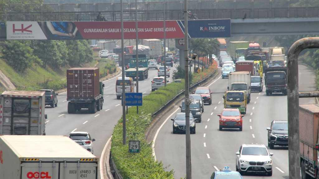 Viral Video Pemotor Melintas di Ruas Tol JORR, Polisi Cari Pelakunya